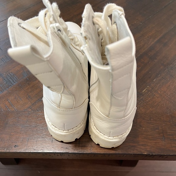 Bershka lace front boots in white - Picture 3 of 9